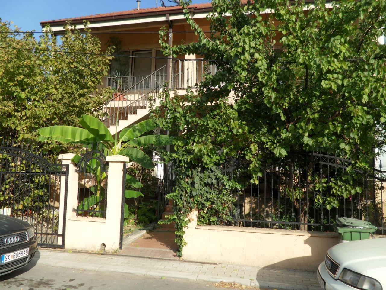 Misko'S Guest House Skopje Bagian luar foto